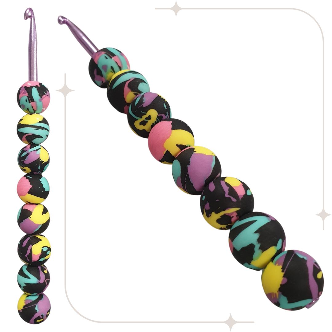 ergonomische Wollhäkelnadel mit Silikonperlen - schwarz / bunte Muster