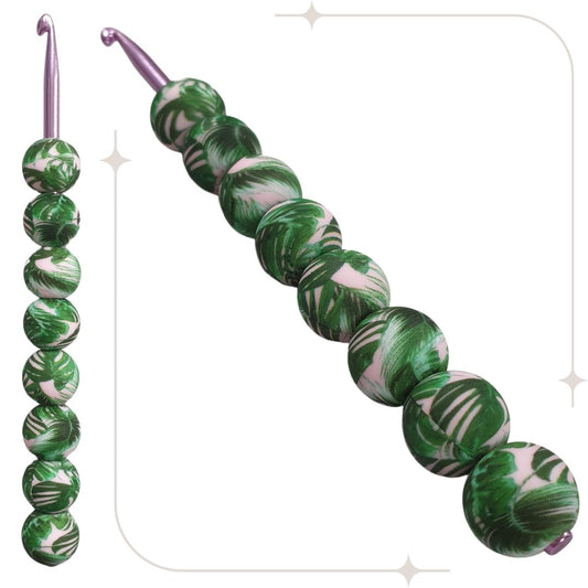 ergonomische Wollhäkelnadel mit Silikonperlen - pastell rosa / grüne Blätter