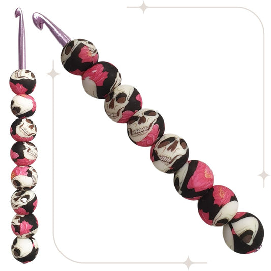 ergonomische Wollhäkelnadel mit Silikonperlen - schwarz / Rosa-Blume-Totenköpfe