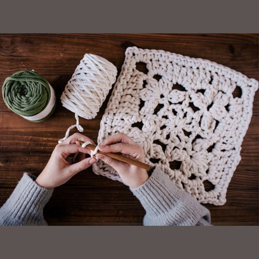 DMC Eco Vita 12 (250g-55m) - 80% recycelte Baumwolle / 20% Polyester - 031 Creme